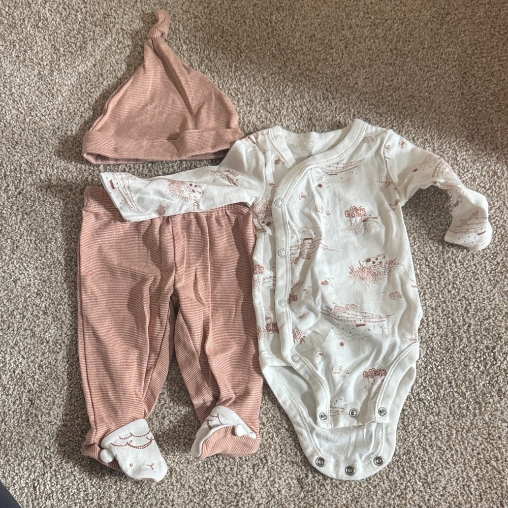 Carters 3 month baby outfit - never worn